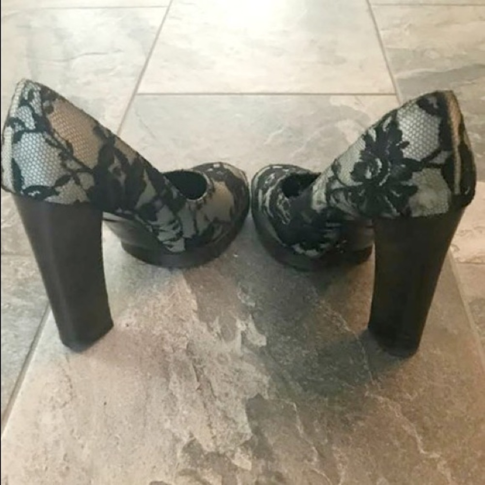 Gucci
Silver Black Lace Style 101 2385 Pumps